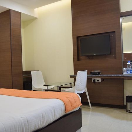 Thiviyam Airport Hotel チェンナイ エクステリア 写真