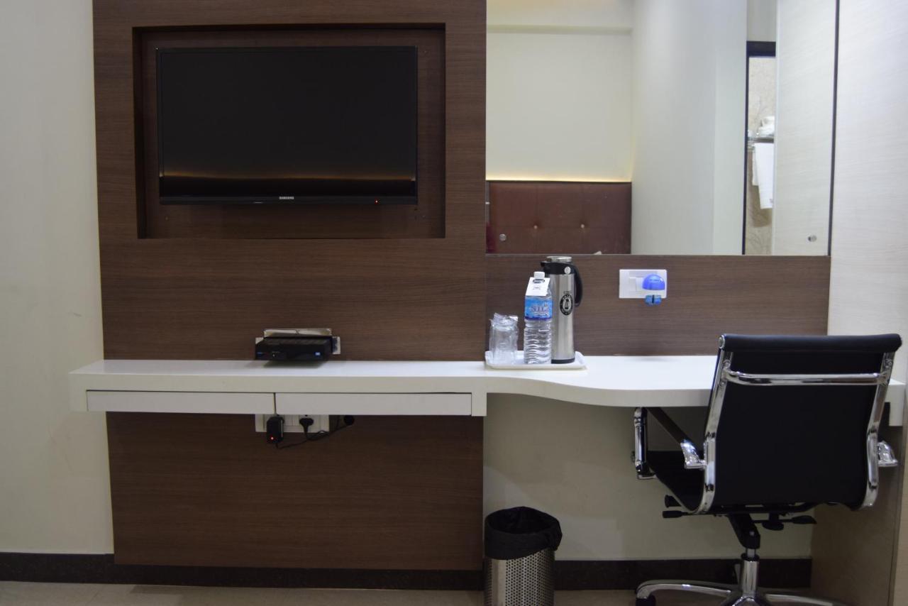 Thiviyam Airport Hotel チェンナイ エクステリア 写真