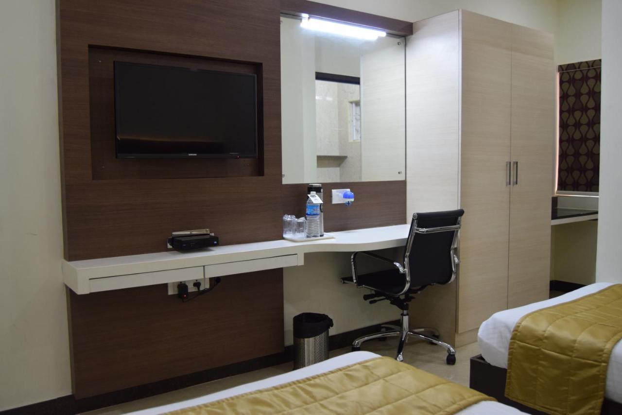 Thiviyam Airport Hotel チェンナイ エクステリア 写真