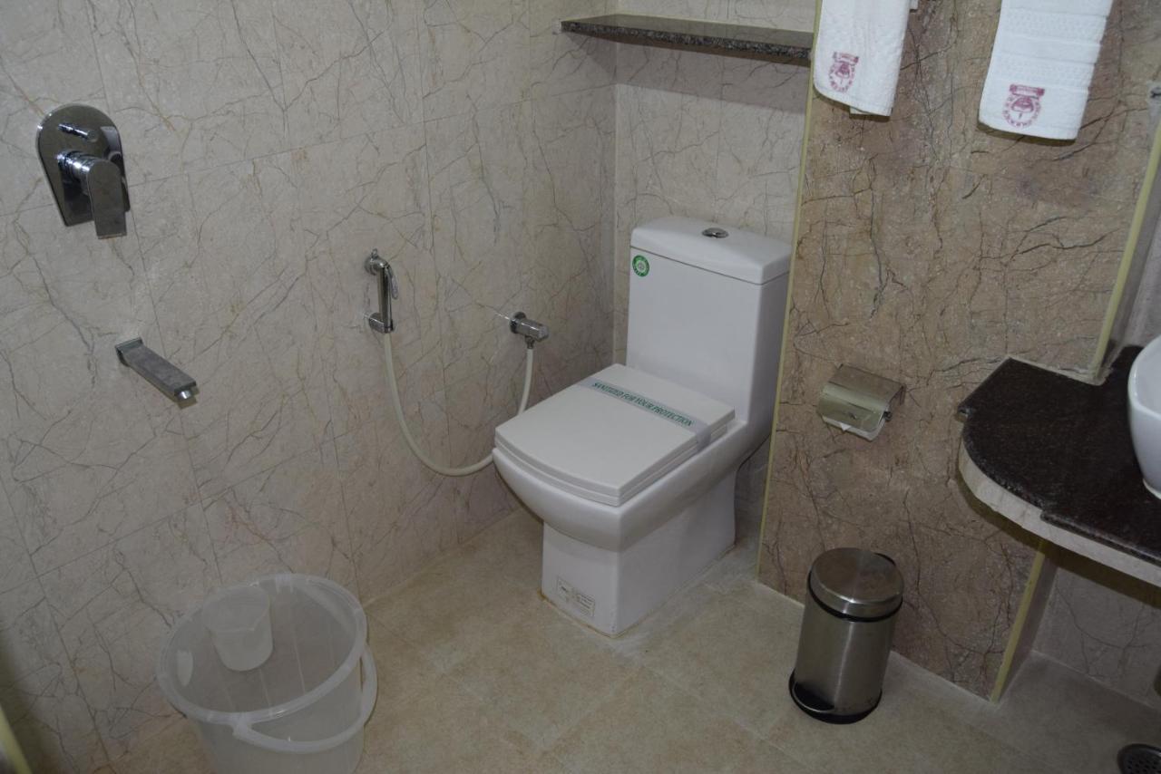 Thiviyam Airport Hotel チェンナイ エクステリア 写真